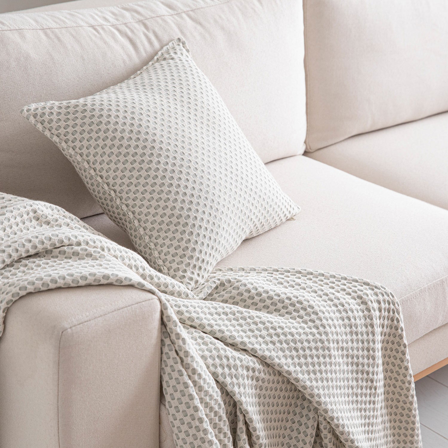Taye Cushion