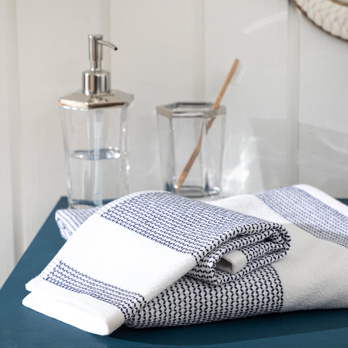 Albera Hand Towel 30x50cm White / Marine Blue