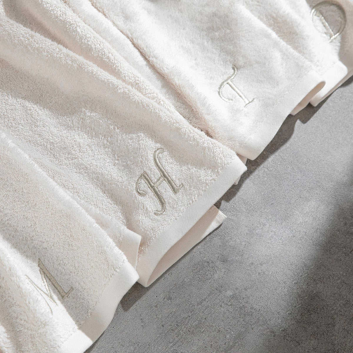 Solid Embroidered Face Towel (D) 50x90cm Ecru